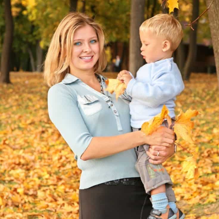 Let's face it! We all have errands to run at some point. It comes with running a home. Save your sanity with these tips for running errands with preschoolers. | homeschoolpreschool.net