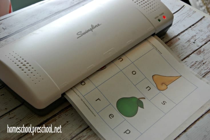 Are you teaching beginning sounds? These printable alphabet clip cards are great teaching tools for early learners.