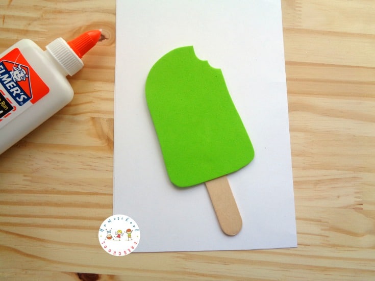 Father's Day is coming up! Let your kids show him how much he's loved. If you're looking for a fun Fathers Day craft your kids can make, I've got exactly what you're looking for right here!