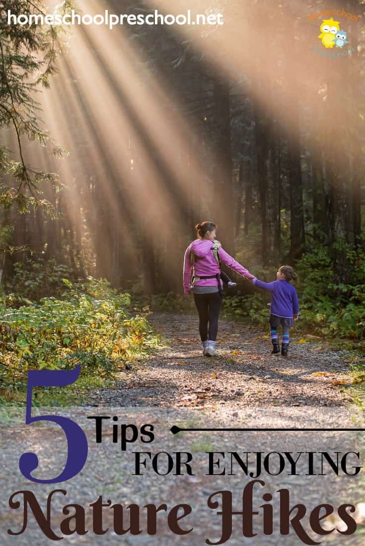 Summer is almost here! It's the perfect time to enjoy nature hikes with your preschoolers. Discover five tips to make them more enjoyable! 