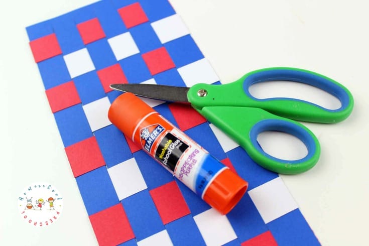 Weaving paper is great for fine motor skills. Kids can build those skills as they make this rocket craft for preschoolers! Don't miss the printable template that will help get you started.