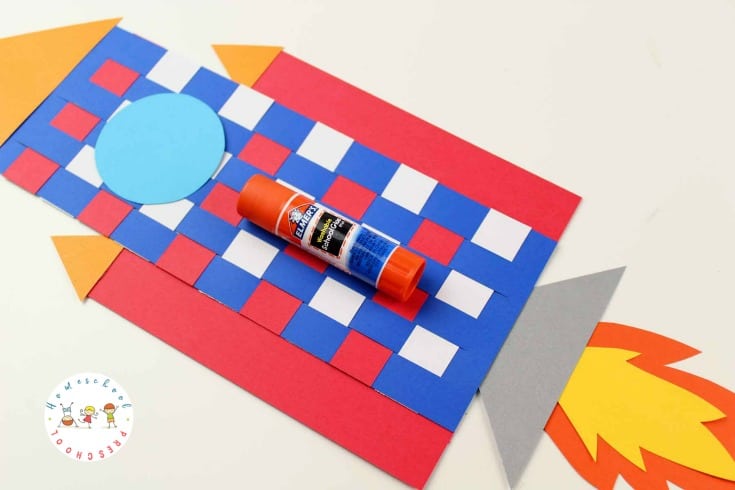 Weaving paper is great for fine motor skills. Kids can build those skills as they make this rocket craft for preschoolers! Don't miss the printable template that will help get you started.