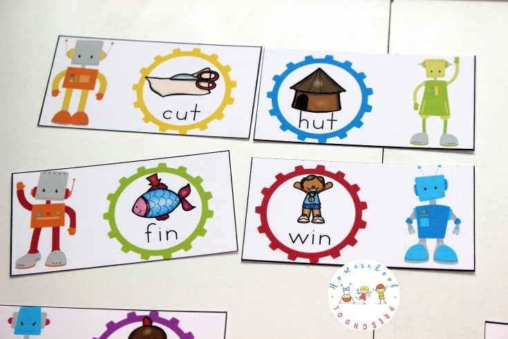 Preschool and kindergarten kiddos will enjoy matching rhymes with this free robot-themed rhyming words game for beginning readers!