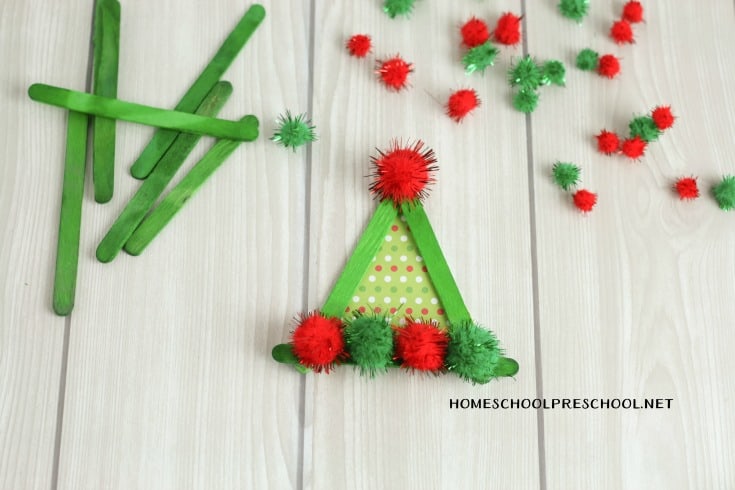 Are you looking for a super simple craft to do with your little ones this Christmas? Check out this cute elf craft that is simple enough for tots and preschoolers.
