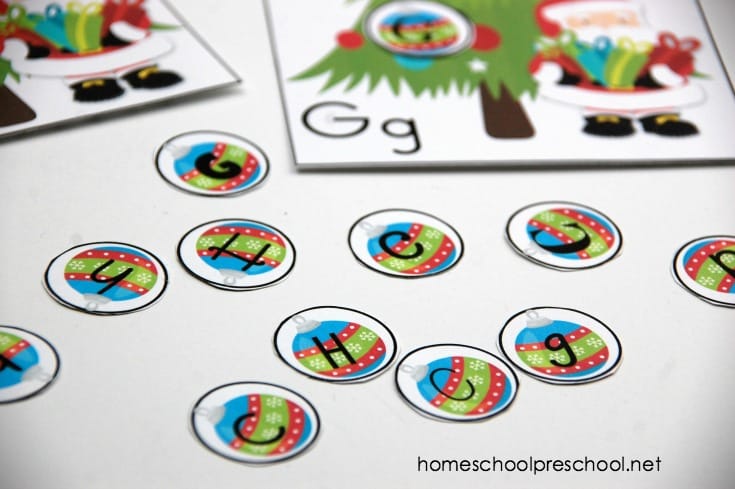 This Christmas-themed letter matching alphabet game will give kids a hands-on opportunity to work on letter recognition this holiday season! 