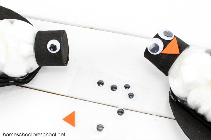 Preschoolers will love turning empty water bottles into penguins this winter! Follow this simple tutorial for a super easy (and oh so cute) preschool craft!