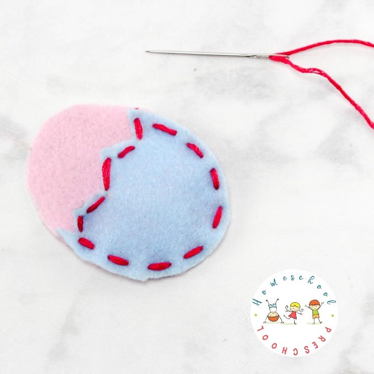 Are you looking for a unique Easter craft for preschoolers? Let them practice lacing these felt Easter egg pouches. Then fill them with candy!