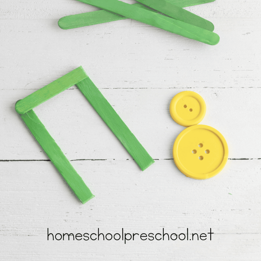 Don't miss this adorable popsicle stick tractor craft for preschool kiddos! Add it to your farm or transportation themes for a fun craft activity.