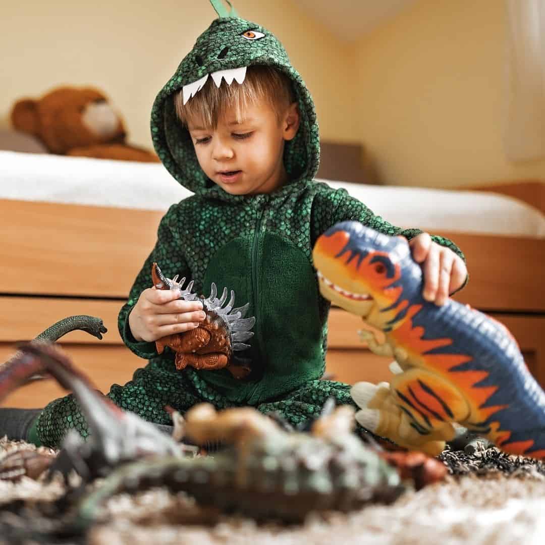 What to Teach Preschoolers About Dinosaurs