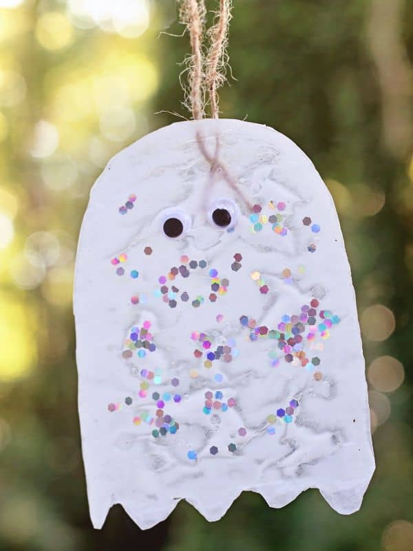 Halloween Glue Ghosts